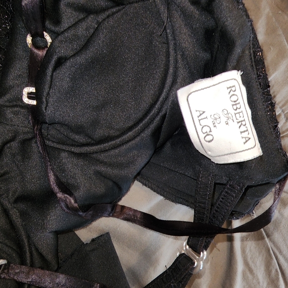 Dresses - Picture 4 of 6